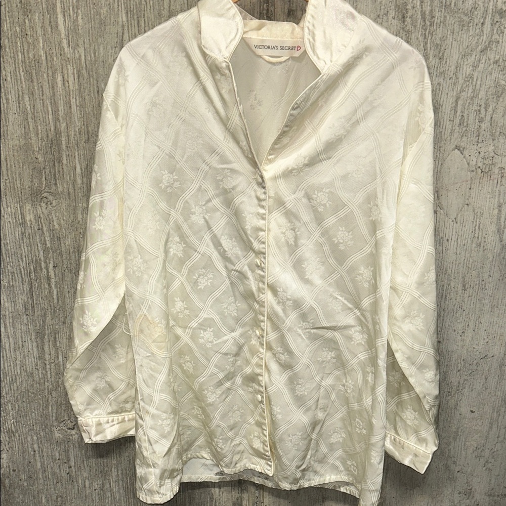 Victoria's Secret Cream Patterned Pajama Top With Floral Diamond Print Large